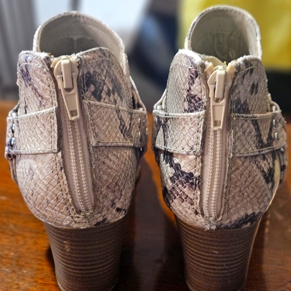 Fergalicious by Fergie faux snake skin heeled booties size 8 - Picture 2 of 5